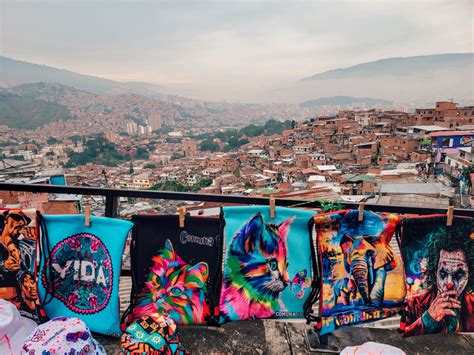 comuna 13 medellin tour.